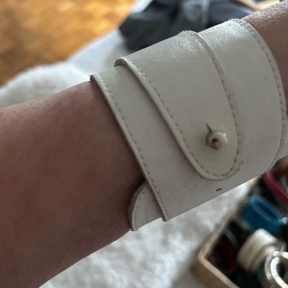 Authentic White Leather wrist wrap - Picture 3 of 3
